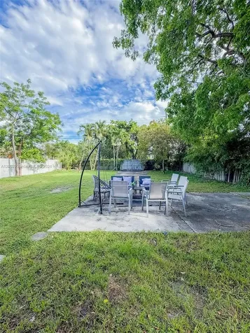 2740 Dewey Street Hollywood FL 33020