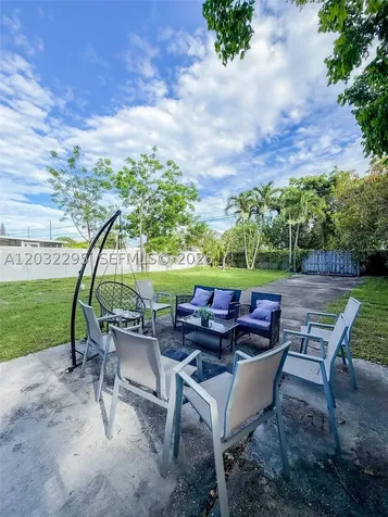 2740 Dewey Street Hollywood FL 33020