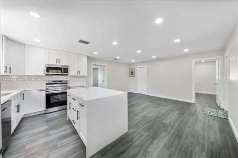 7705 SW 66th Street Miami FL 33143