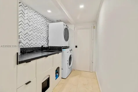 520 Brickell Key Drive Miami FL 33131