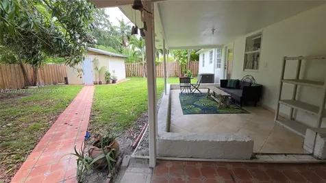 313 SW 2nd Terrace Hallandale Beach FL 33009