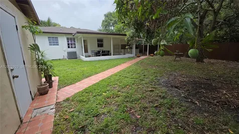 313 SW 2nd Terrace Hallandale Beach FL 33009