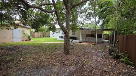 313 SW 2nd Terrace Hallandale Beach FL 33009