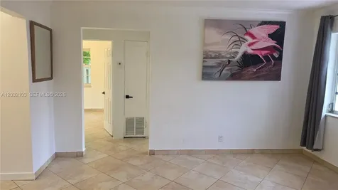 313 SW 2nd Terrace Hallandale Beach FL 33009