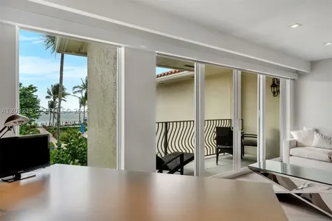 5021 NE London Walk Terrace Miami FL 33138