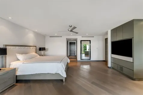 5021 NE London Walk Terrace Miami FL 33138