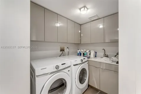 5021 NE London Walk Terrace Miami FL 33138
