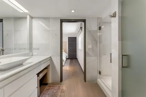 5021 NE London Walk Terrace Miami FL 33138