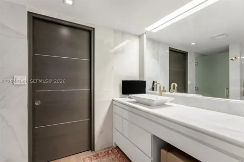 5021 NE London Walk Terrace Miami FL 33138