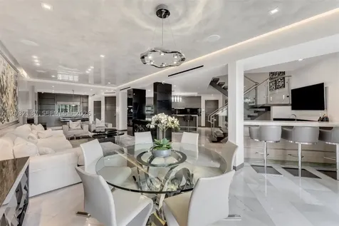 5021 NE London Walk Terrace Miami FL 33138