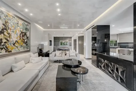 5021 NE London Walk Terrace Miami FL 33138