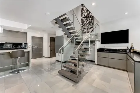 5021 NE London Walk Terrace Miami FL 33138