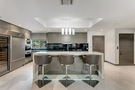 5021 NE London Walk Terrace Miami FL 33138