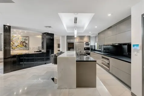 5021 NE London Walk Terrace Miami FL 33138