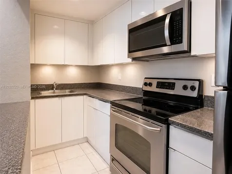 7326 Collins Avenue Miami Beach FL 33141