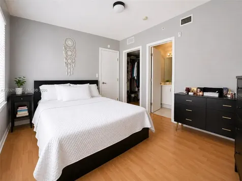 7326 Collins Avenue Miami Beach FL 33141