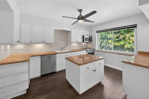 10025 NE 3rd Avenue Miami Shores FL 33138