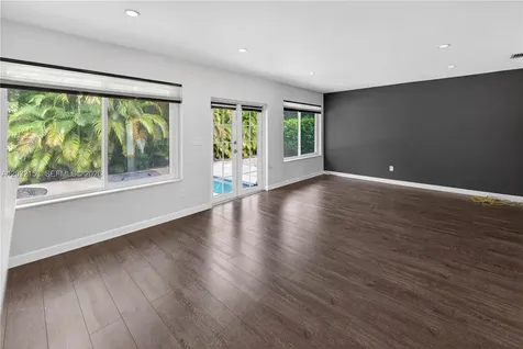 10025 NE 3rd Avenue Miami Shores FL 33138