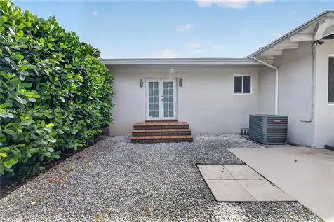 10025 NE 3rd Avenue Miami Shores FL 33138