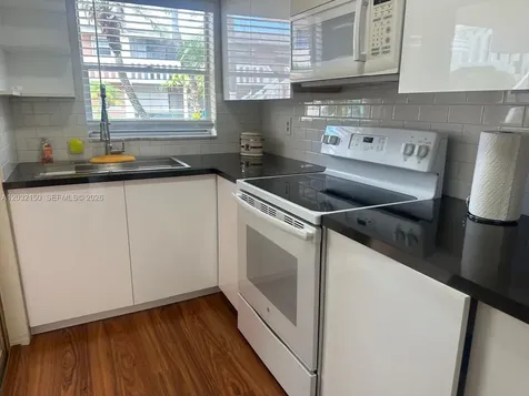 160 NE 8th Avenue Hallandale Beach FL 33009