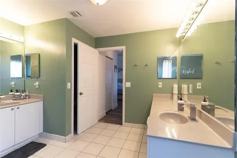 7907 N Silverado Circle Davie FL 33024