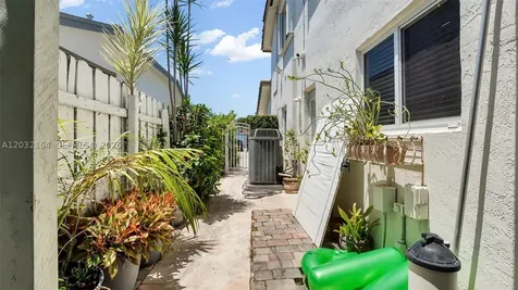 8532 SW 211th Terrace Cutler Bay FL 33189