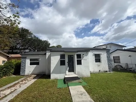 1419 NW 44th Street Miami FL 33142