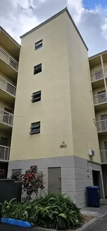 8290 Lake Drive Doral FL 33166