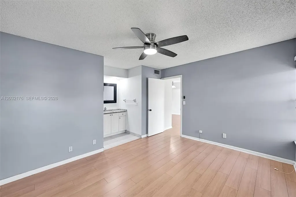906 Twin Lakes Drive Coral Springs FL 33071