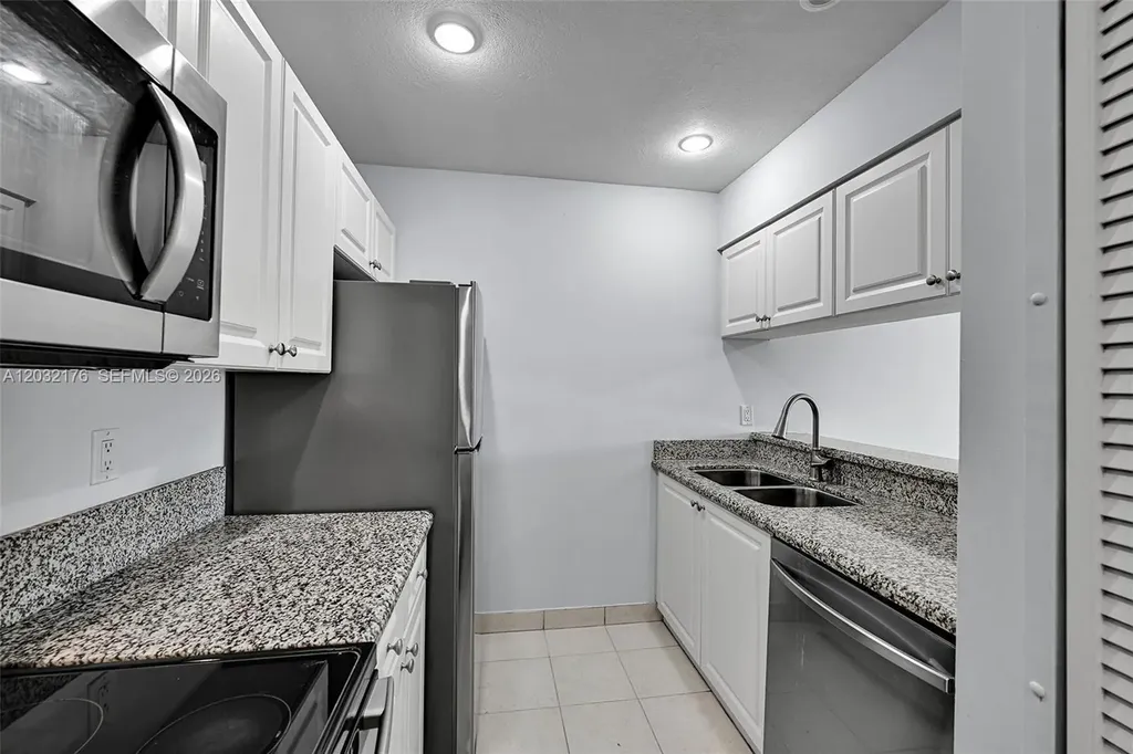 906 Twin Lakes Drive Coral Springs FL 33071