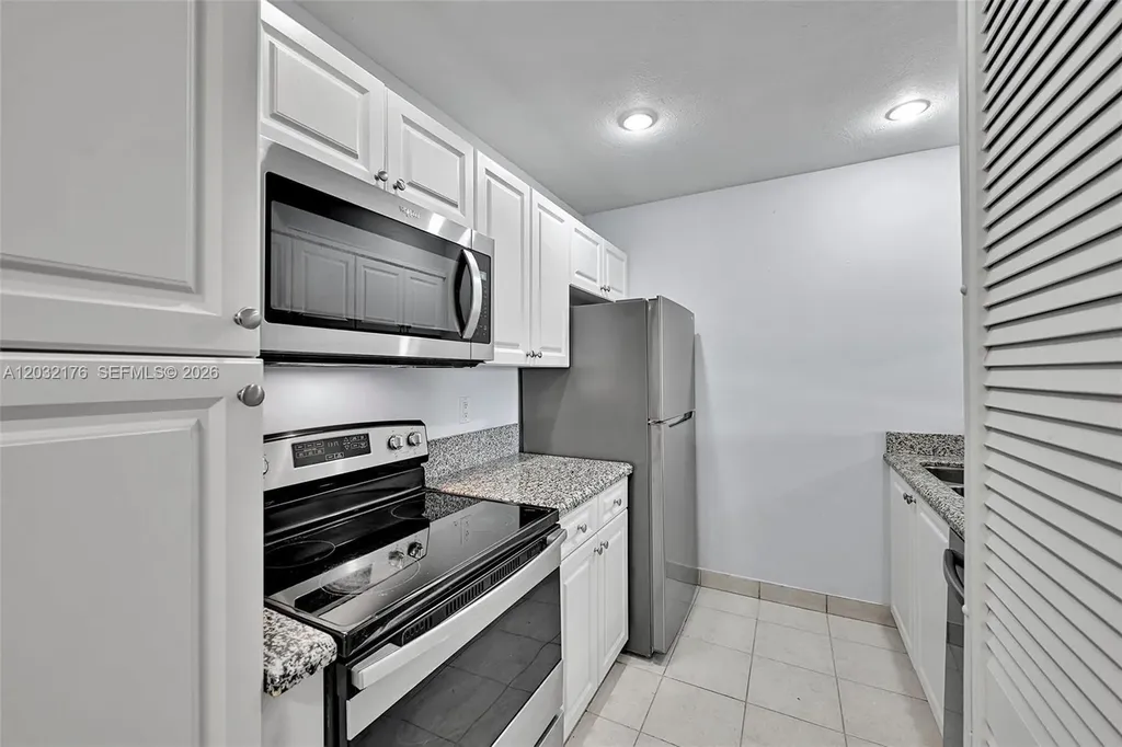 906 Twin Lakes Drive Coral Springs FL 33071