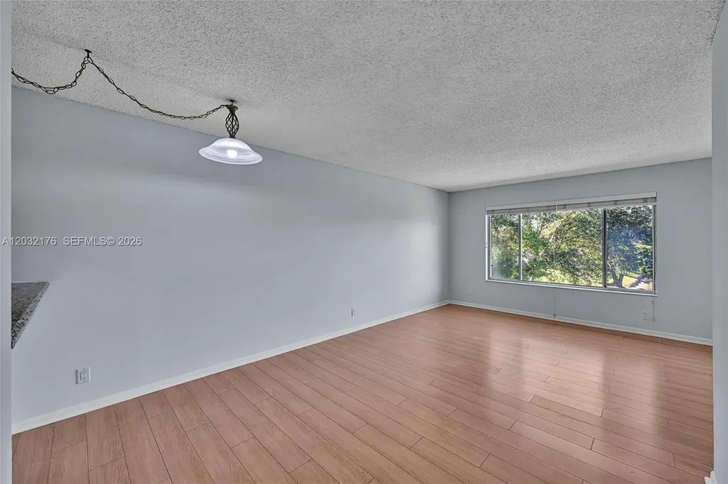 906 Twin Lakes Drive Coral Springs FL 33071