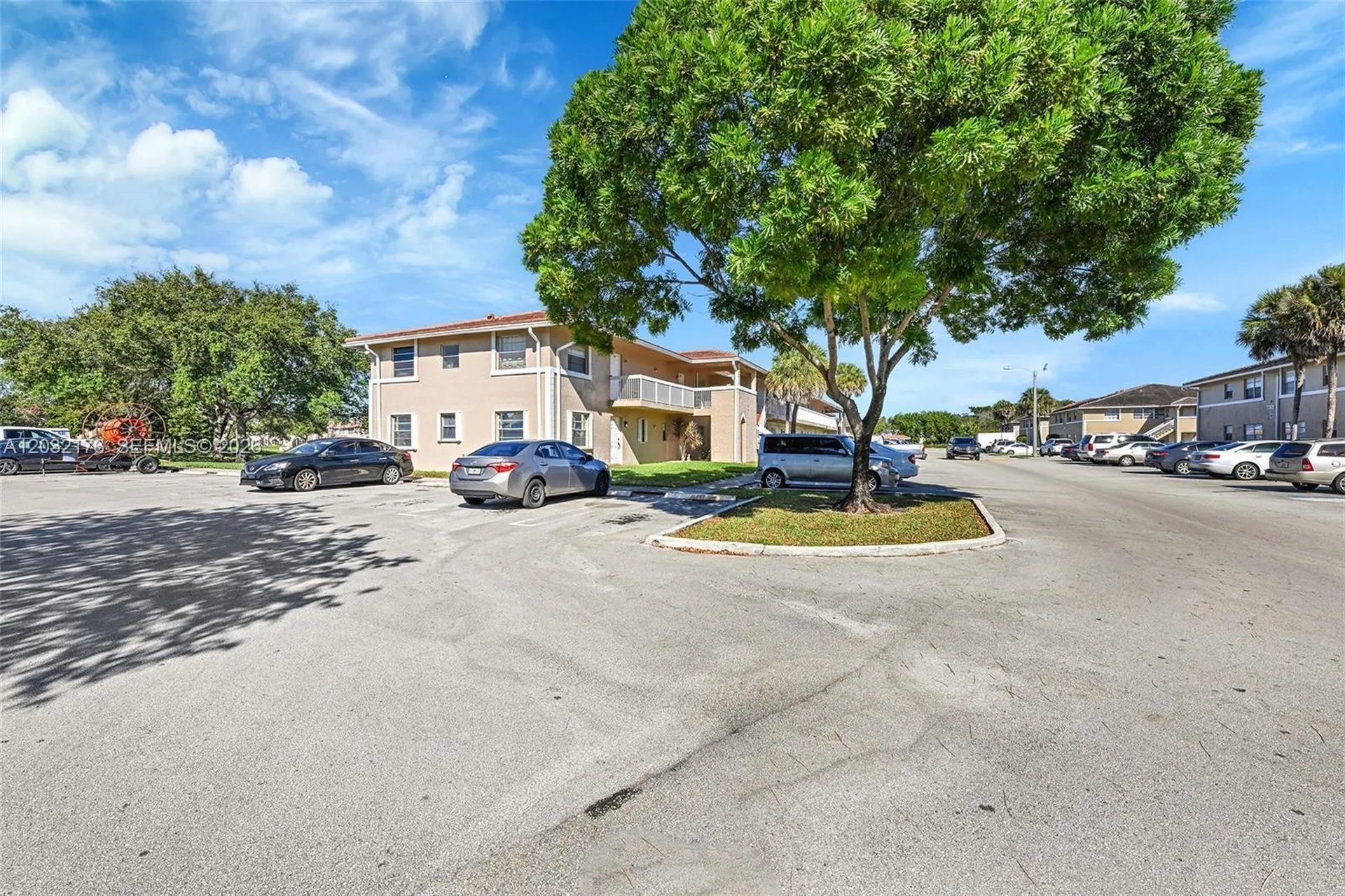 906 Twin Lakes Drive Coral Springs FL 33071