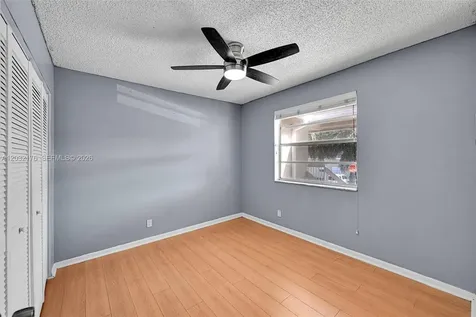 906 Twin Lakes Drive Coral Springs FL 33071