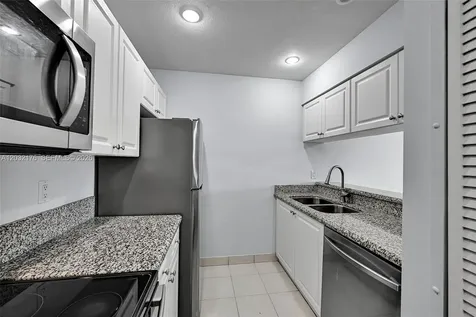 906 Twin Lakes Drive Coral Springs FL 33071