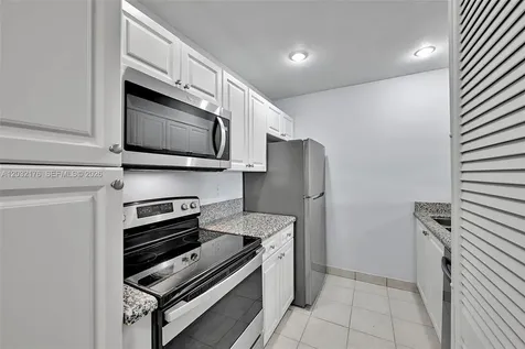 906 Twin Lakes Drive Coral Springs FL 33071