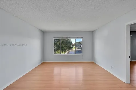906 Twin Lakes Drive Coral Springs FL 33071