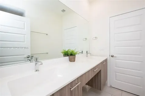 4640 NW 84th Avenue Doral FL 33166