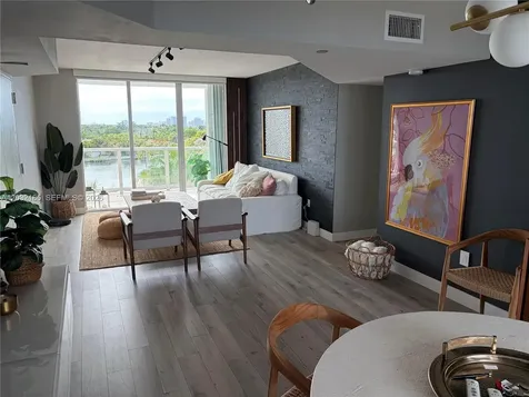 5900 Collins Avenue Miami Beach FL 33140