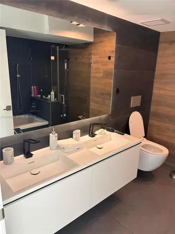 5900 Collins Avenue Miami Beach FL 33140
