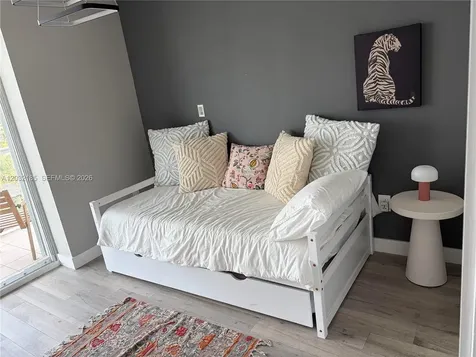 5900 Collins Avenue Miami Beach FL 33140