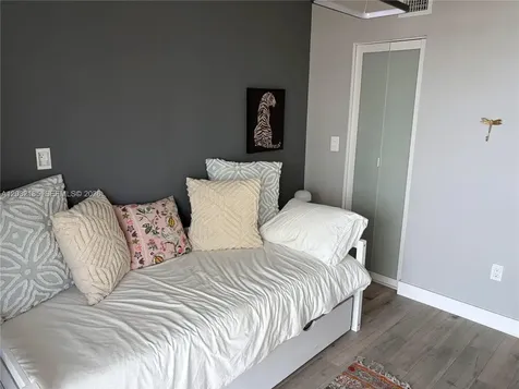 5900 Collins Avenue Miami Beach FL 33140