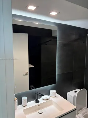 5900 Collins Avenue Miami Beach FL 33140