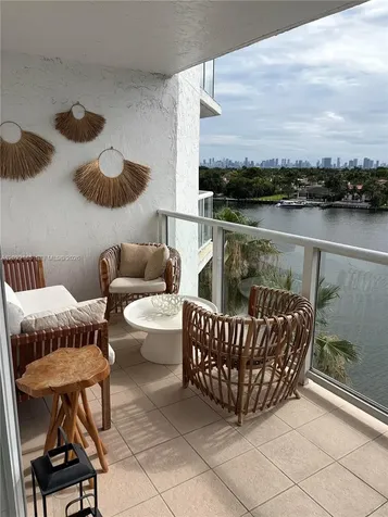 5900 Collins Avenue Miami Beach FL 33140