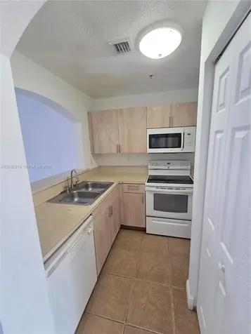 7989 NW 8th Street Miami FL 33126