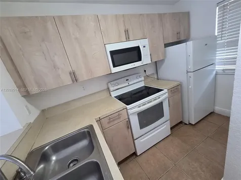 7989 NW 8th Street Miami FL 33126