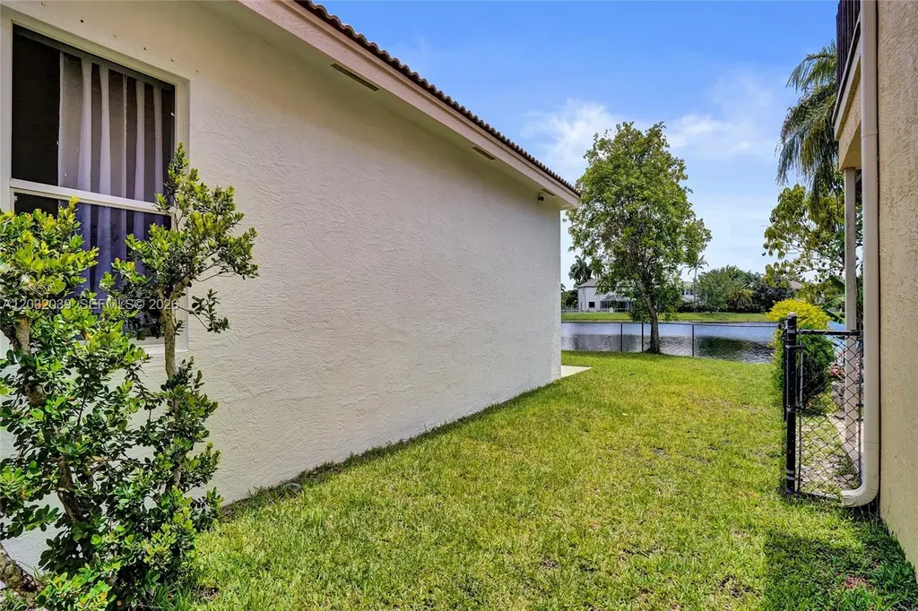 5272 NW 117th Avenue Coral Springs FL 33076