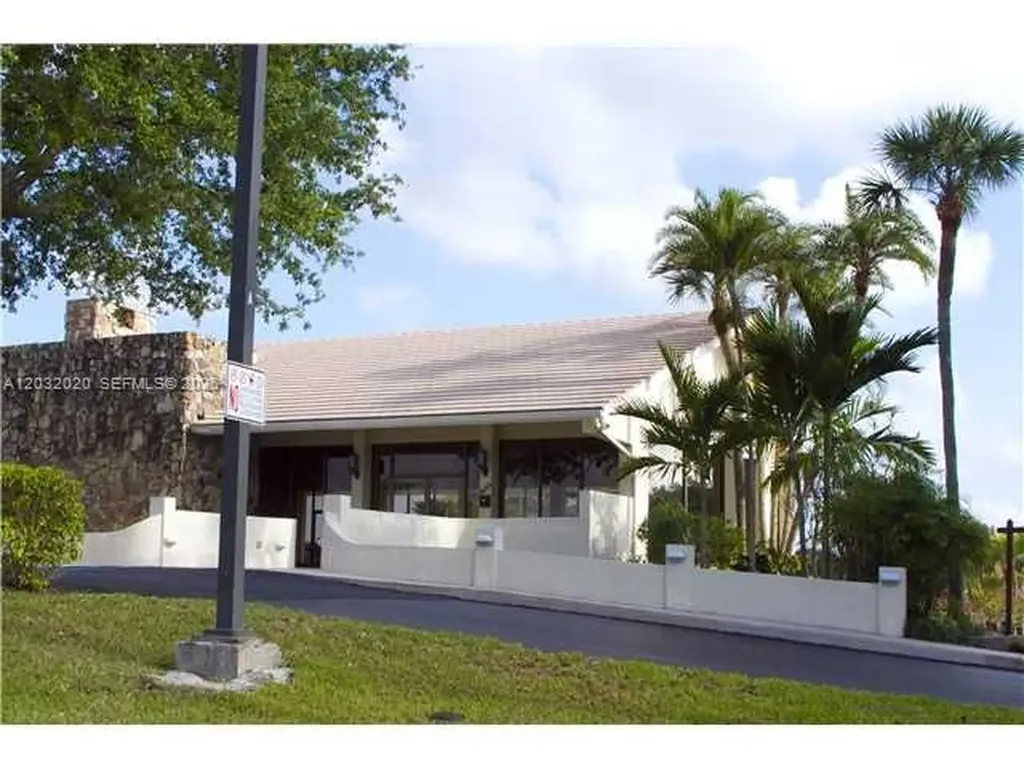 7956 Camino Circle Miami FL 33143