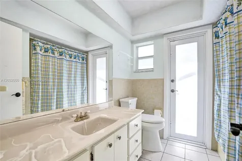 7421 NW 8th Court Plantation FL 33317