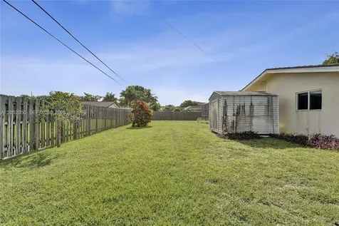 7421 NW 8th Court Plantation FL 33317